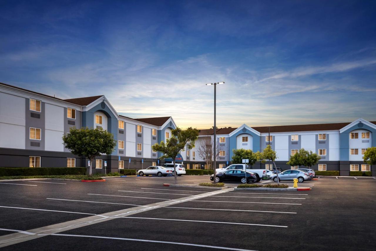 Sonesta Simply Suites Irvine East Foothill Lake Forest Exterior foto