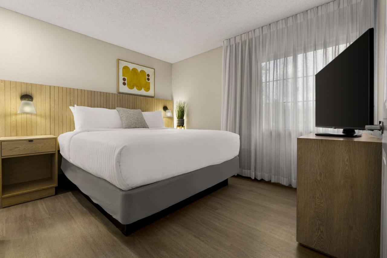 Sonesta Simply Suites Irvine East Foothill Lake Forest Exterior foto