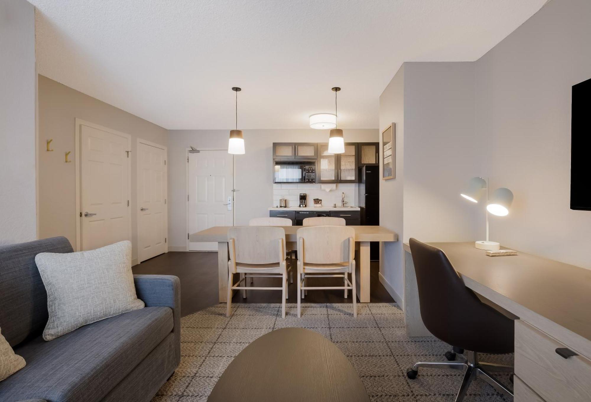 Sonesta Simply Suites Irvine East Foothill Lake Forest Exterior foto