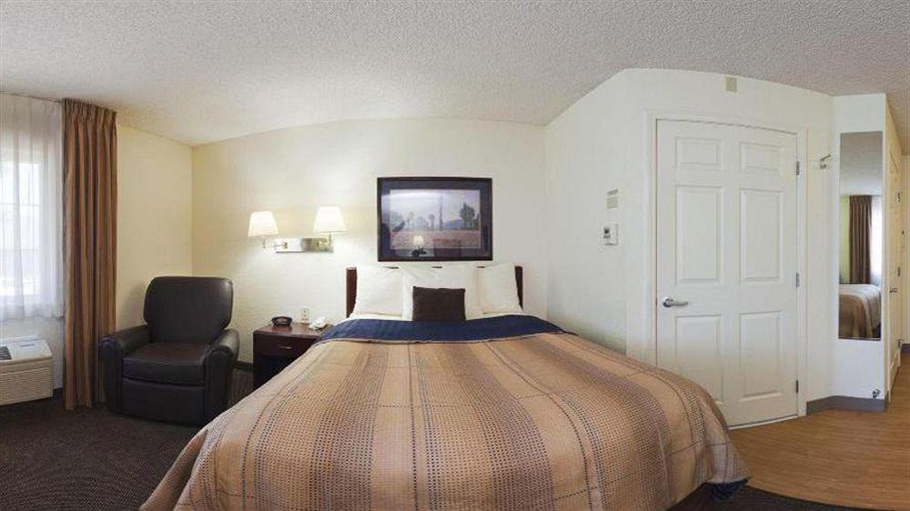Sonesta Simply Suites Irvine East Foothill Lake Forest Exterior foto